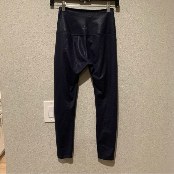 Beyond Yoga | Caught In The Midi π Sheen High Waist Navy Blue Legging - Picture 3 of 6